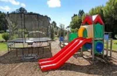 фото отеля Hotwater Beach Top 10 Holiday Park