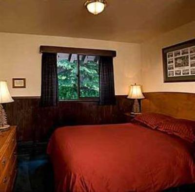 фото отеля Crystal Mountain Hotels