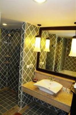 фото отеля Duangjitt Resort Phuket