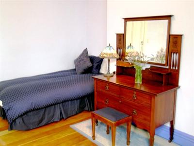 фото отеля Robertson House B&B