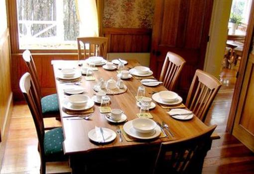 фото отеля Robertson House B&B