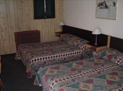 фото отеля 100 Mile Motel and RV Park