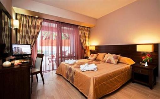 фото отеля Porto Platanias Beach Resort