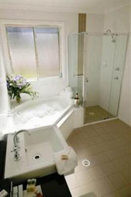 фото отеля Nightingale Wines Luxury Villas Broke