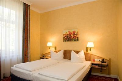 фото отеля Hotel Vier Jahreszeiten Kuehlungsborn
