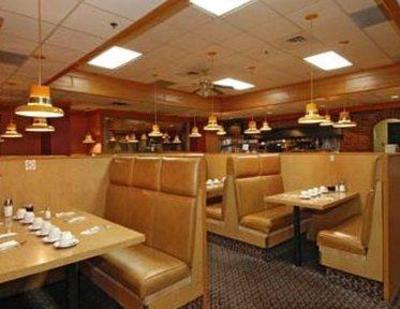 фото отеля Howard Johnson Plaza Hotel Vancouver