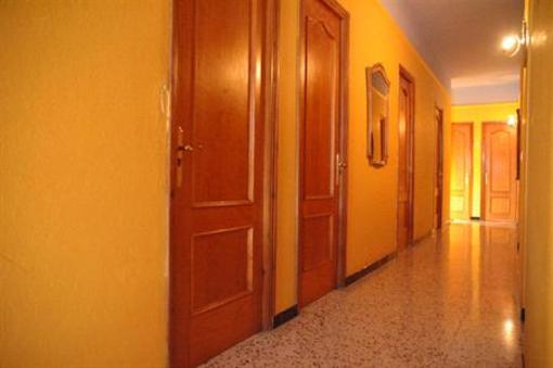 фото отеля Hostal Paris Ciutadella