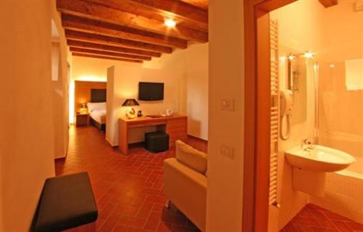 фото отеля Hotel Relais Palazzo Lodron Nogaredo