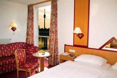 фото отеля Strandhotel Alte Donau
