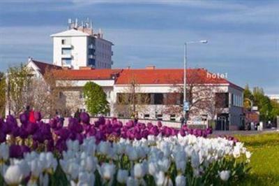 фото отеля Strandhotel Alte Donau