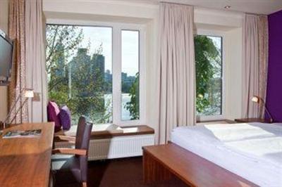 фото отеля Strandhotel Alte Donau