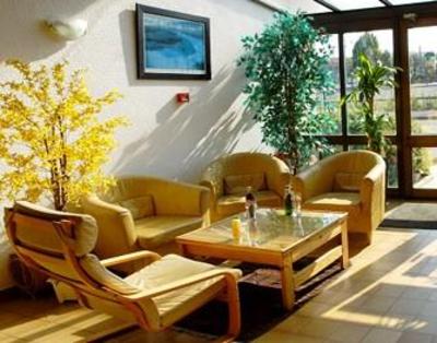 фото отеля Hotel Kyriad Etampes
