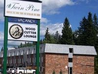 Twin Pine Motor Inn