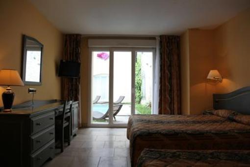 фото отеля Logis Le Saint Nicolas