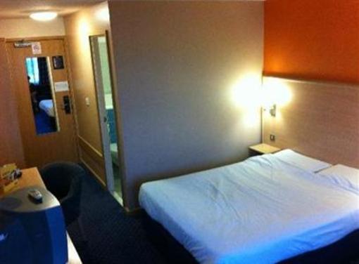 фото отеля Travelodge Chessington Tolworth