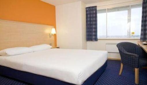 фото отеля Travelodge Chessington Tolworth