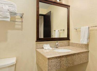 фото отеля Travelodge Newport
