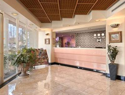 фото отеля Ramada Inn Commerce