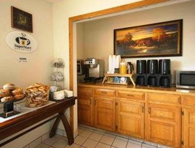 фото отеля Super 8 Motel Kamloops