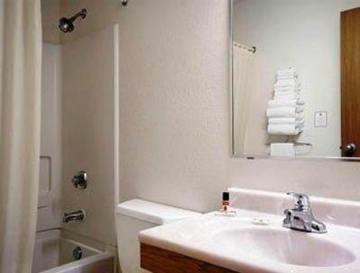 фото отеля Super 8 Motel Kamloops