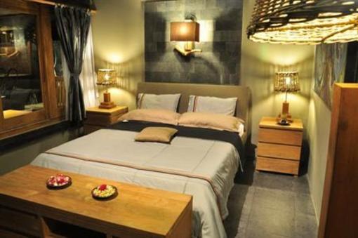 фото отеля Astuti Gallery Homestay