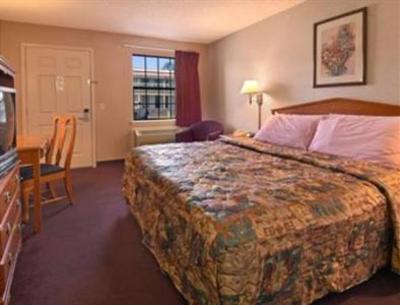 фото отеля Super 8 Tulsa/Airport/State Fairgrounds