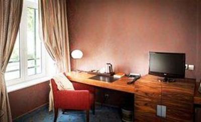 фото отеля Relais D'Aumale Hotel Orry-la-Ville