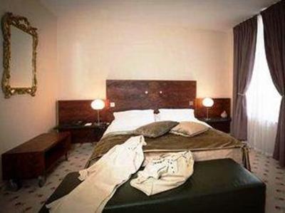 фото отеля Relais D'Aumale Hotel Orry-la-Ville