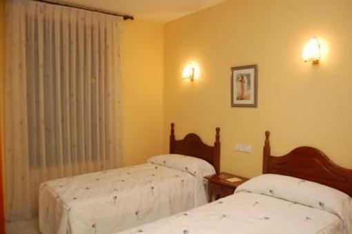 фото отеля Rofer Hostel Madrid