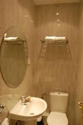 фото отеля Rofer Hostel Madrid