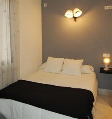 фото отеля Rofer Hostel Madrid