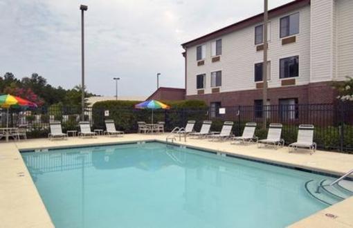 фото отеля Red Roof Inns & Suites Savannah Airport Pooler