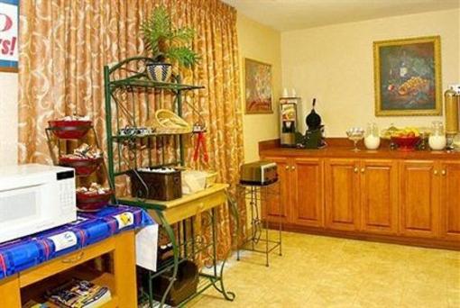 фото отеля Quality Inn Lawrence