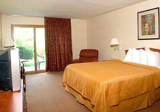 фото отеля Quality Inn Lawrence