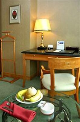 фото отеля Dalian Harbour View Hotel