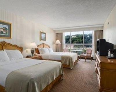 фото отеля Ramada Charleston Downtown