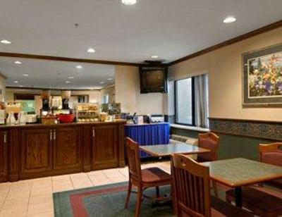 фото отеля Baymont Inn & Suites Davenport (Iowa)