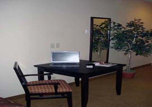 фото отеля Econo Lodge Inn & Suites Innisfail (Canada)