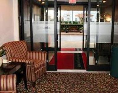 фото отеля Howard Johnson Greensboro/Near the Coliseum