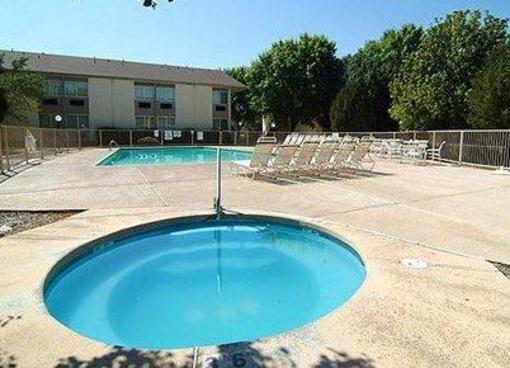 фото отеля Quality Inn & Suites Hotel Circle