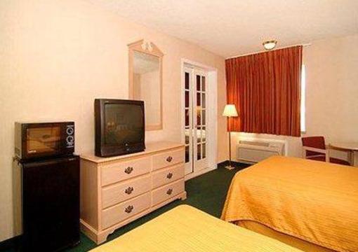 фото отеля Quality Inn & Suites Hotel Circle