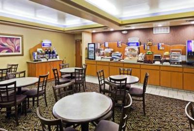 фото отеля Holiday Inn Express Central