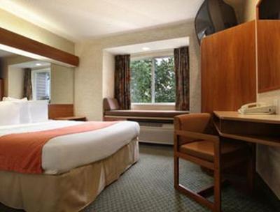 фото отеля Microtel Inn & Suites Brunswick