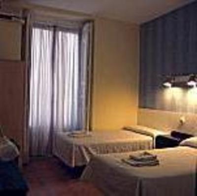 фото отеля Hostal la Zona