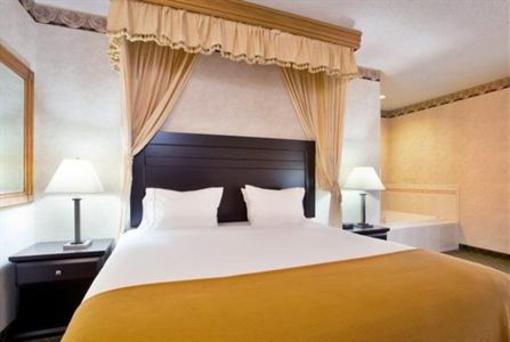 фото отеля Holiday Inn Express Chicago-Libertyville