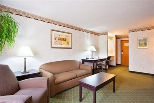 фото отеля Holiday Inn Express Chicago-Libertyville