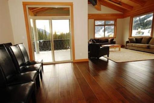 фото отеля Kookaburra Lodge Sun Peaks