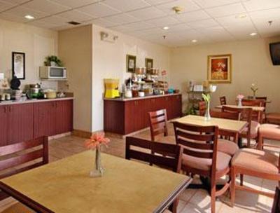 фото отеля Baymont Inn & Suites Cedar Rapids