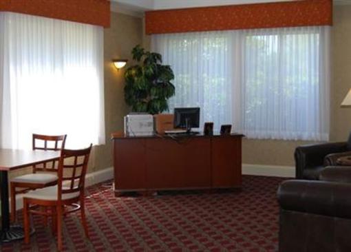 фото отеля Holiday Inn Express Hotel & Suites Burlington South