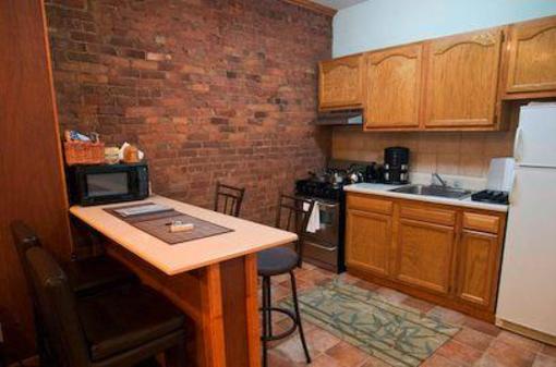 фото отеля Upper Yorkville Suites